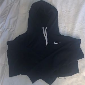 nike cropped hoodie